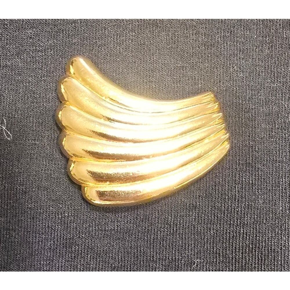 Vintage Gold Tone Scalloped brook scarf clip